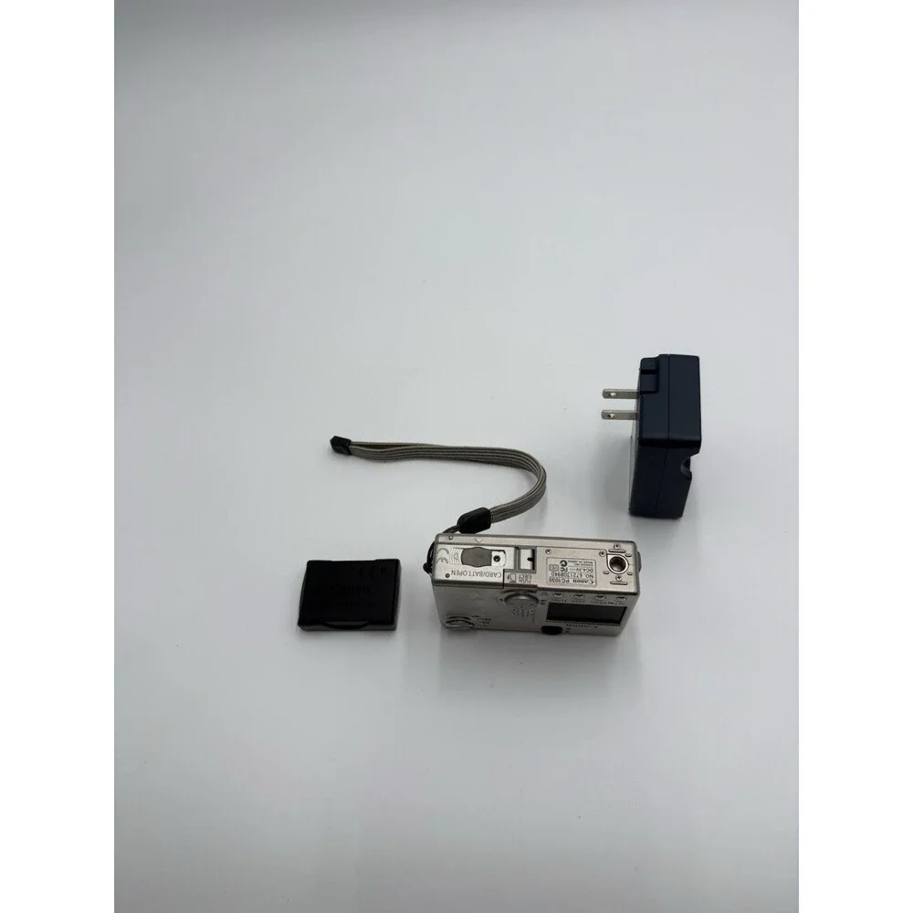 Canon PowerShot SD100 3.2 MP Digital ELPH Camera Powers On-No Memory Card